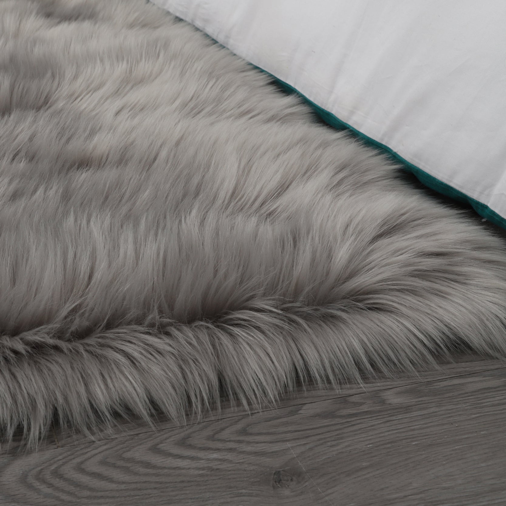 7' x 5' Cozy Collection Ultra Soft Fluffy Faux Fur Sheepskin Area Rug (Gray)