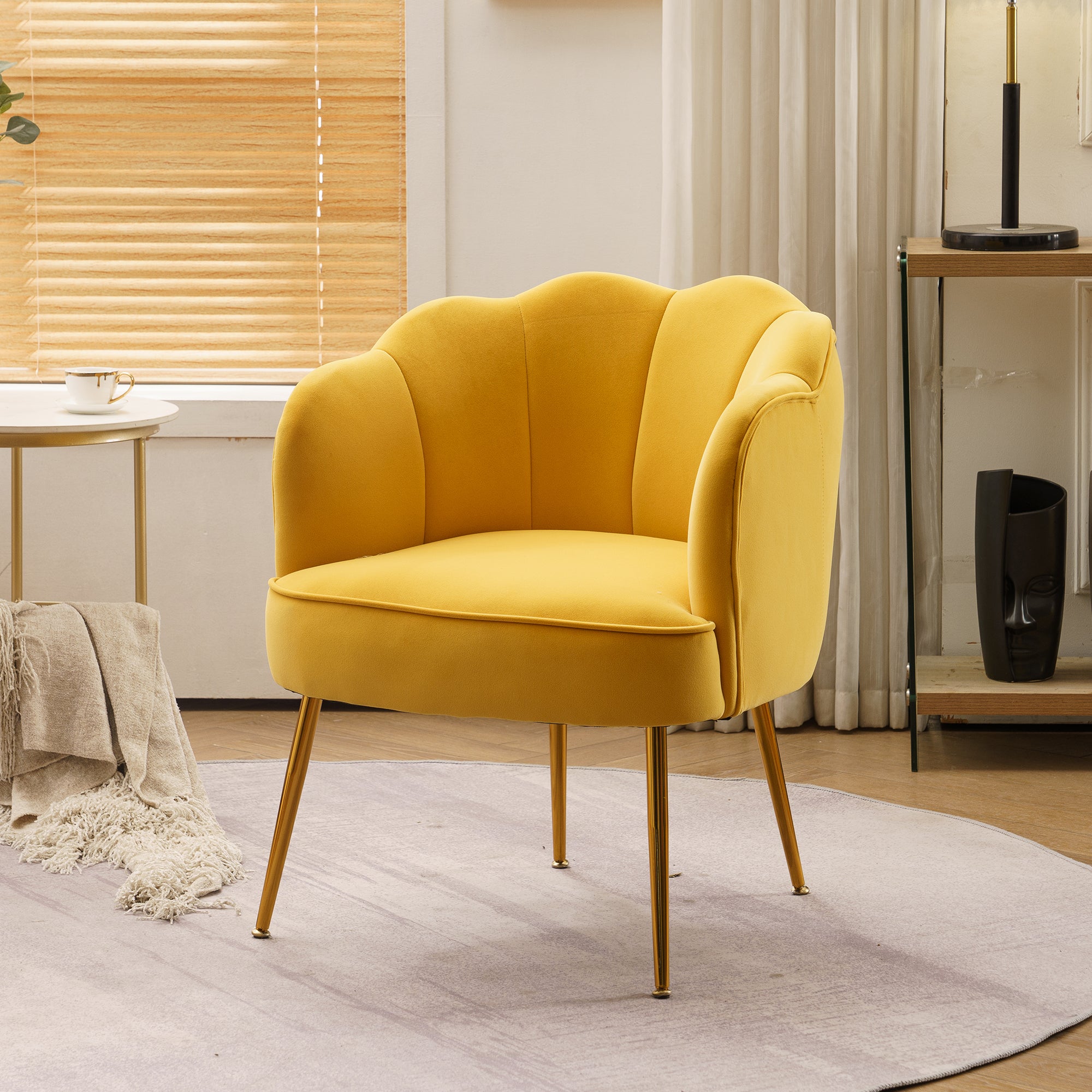 Shell-Shaped Velvet Armchair (Yellow)