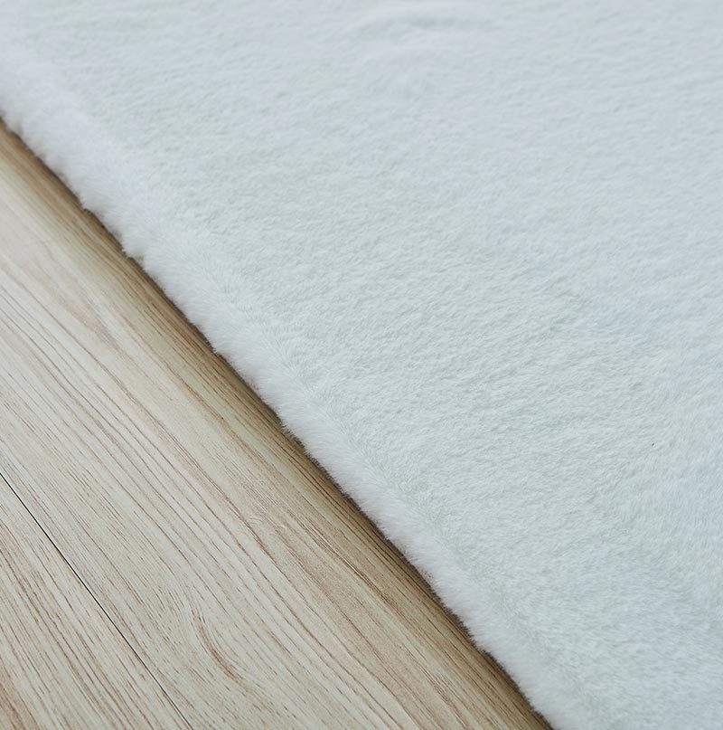 7.59' x 5.25' Lily Luxury Chinchilla Faux Fur Rectangular Area Rug (White)